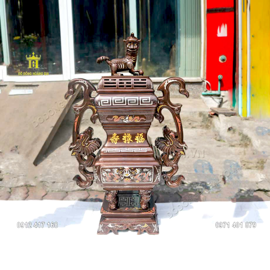 Đỉnh đồng l&agrave; vật phẩm thờ c&uacute;ng quan trong trong đời sống t&acirc;m linh người Việt